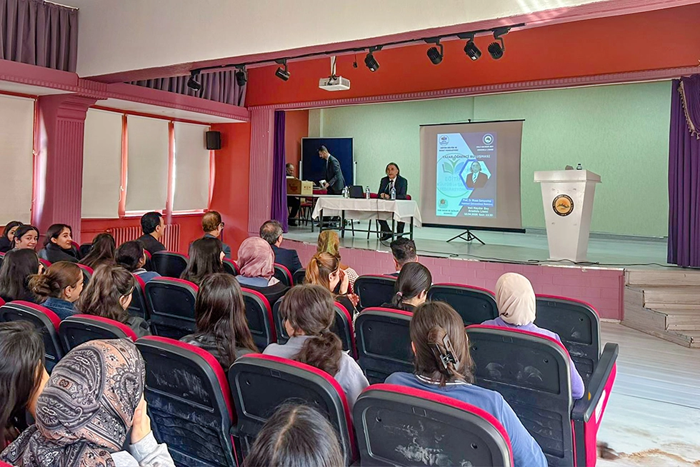 Rektörümüz Lise Öğrencileriyle Bir Araya Geldi