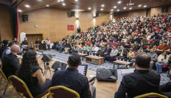 Üniversitemiz akademik ve idari personeli ile öğrencilerimizden oluşan “Hakkari İçin Söyle Topluluğu” tarafından müzik dinletisi gerçekleştirildi. - Resim 4