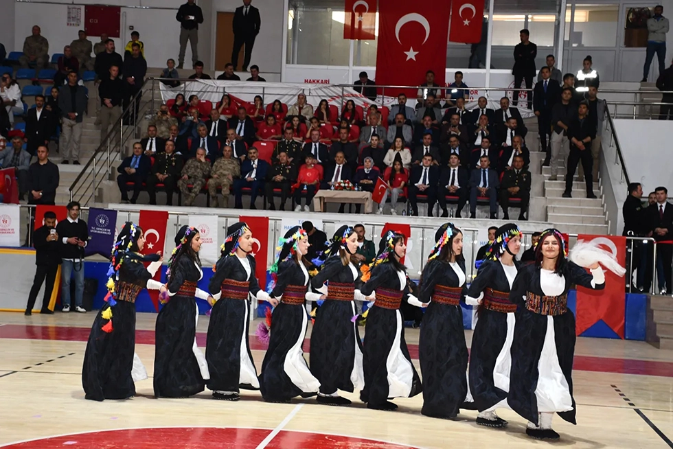 Üniversitemiz Rektör Yardımcısı, Hakkari’de Düzenlenen 19 Mayıs Programına Katıldı