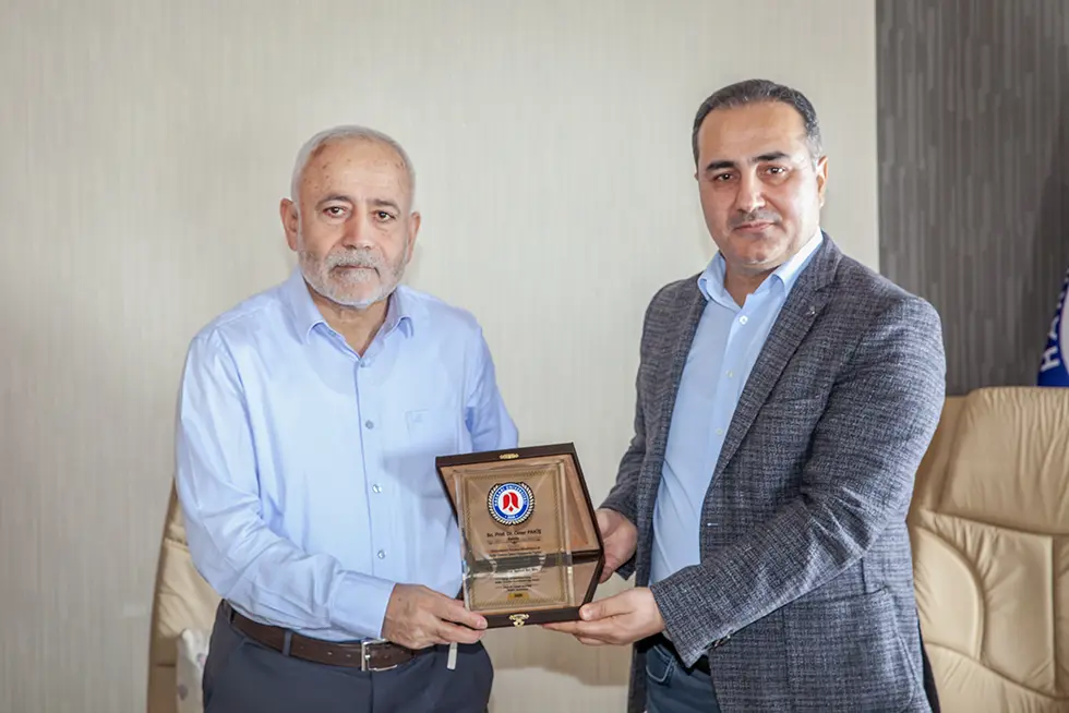 Rektörümüze Teşekkür Plaketi Takdim Edildi