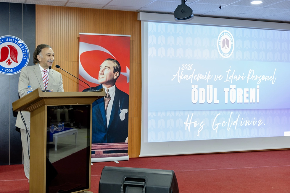 Üniversitemizde Akademik ve İdari Personel Ödüllendirildi
