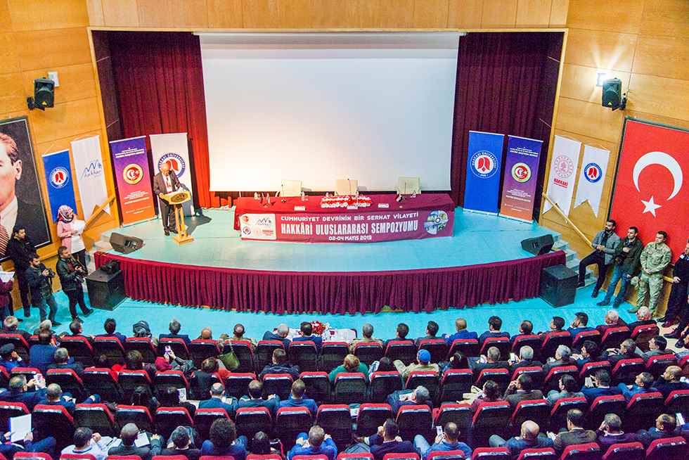Cumhuriyet Devrinin Bir Serhat Vilayeti Hakkâri Uluslararası Sempozyumu Başladı