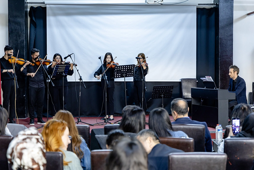Müzik Bölümü Öğrencilerimizden Keman ve Piyano Dinletisi