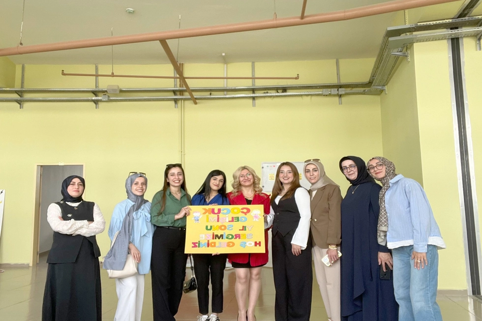Çocuk Gelişimi Öğrencilerimiz Yıl Sonu Sergisi Düzenledi