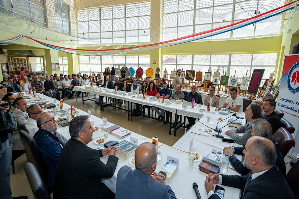 Üniversitemizde Hakkari-Van Şairler ve Yazarlar Buluşması Düzenlendi 
