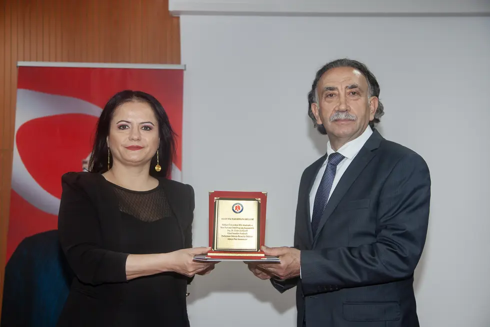 Doç. Dr. Firdevs SAĞLAM, 2024 Yılı Akademik Performans Ödülleri Kapsamında İki Ayrı Alanda Ödül Kazandı