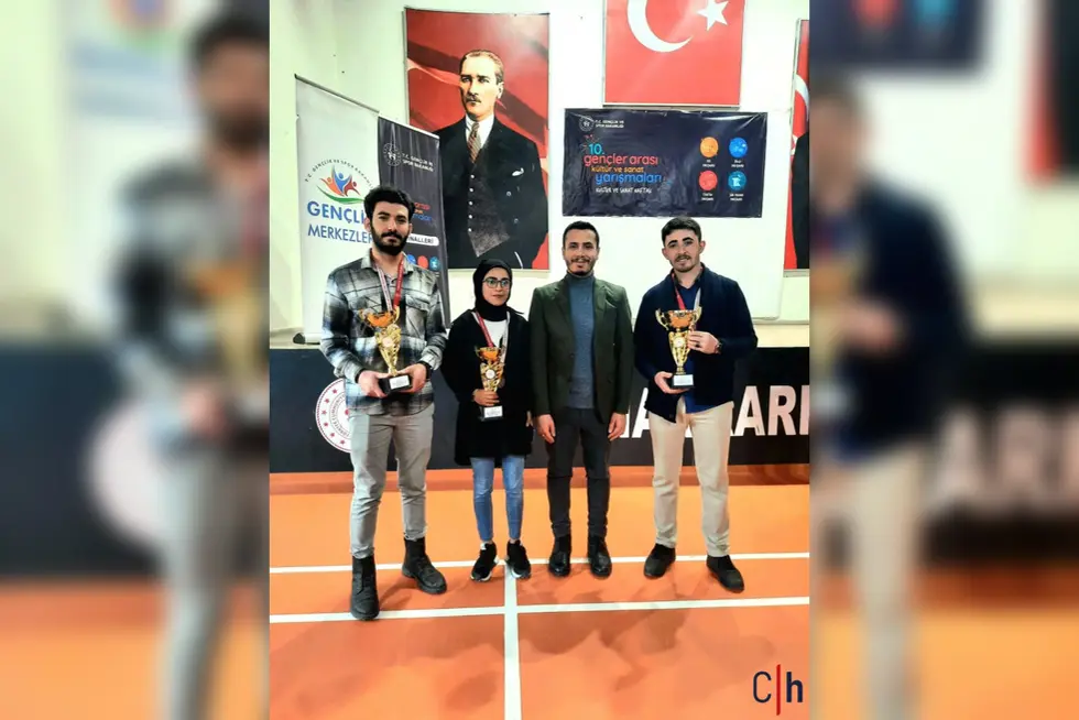 Hakkari Üniversitesi Öğrencilerinden Gençler Şiir Yarışmasında Başarılı Performans