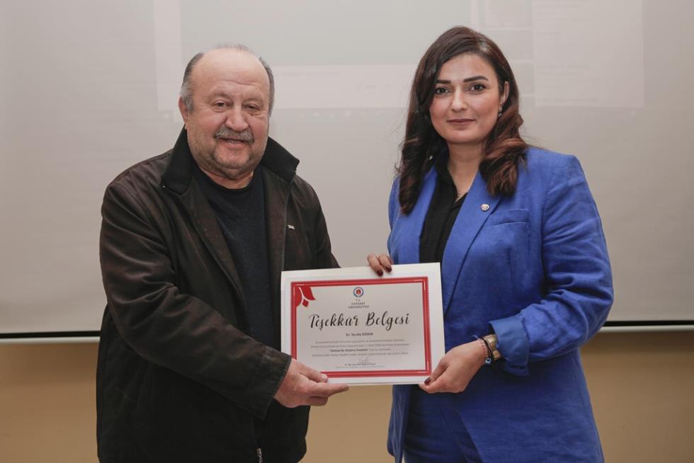 Hakkari'de Girişimci Kadınlar Konulu Seminer Düzenlendi