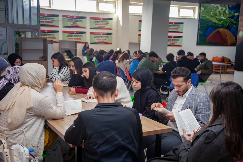 Üniversitemizde Dijital Mola Etkinliği Öğrencileri Kitapla Buluşturuyor