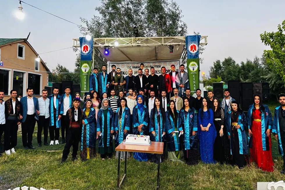 Yüksekova Meslek Yüksekokulu Öğrencileri Mezuniyetlerini Coşkuyla Kutladı