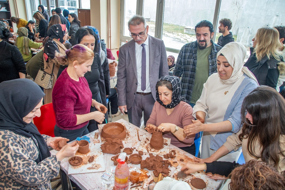 Üniversitemizde 2025 Aile Yılı Kapsamında Kadınlara Seramik ve Kil Atölyesi