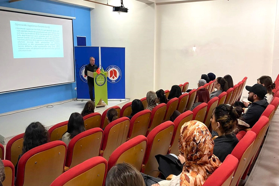 Almanca Öğretmenliği Öğrencilerimize Öğretmenlik Uygulaması Söyleşisi Düzenlendi