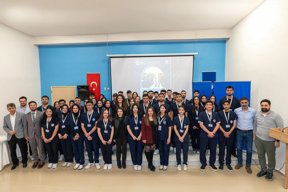 Hemşirelik Öğrencilerimiz Üniforma Giyerek Mesleğe İlk Adımlarını Attı