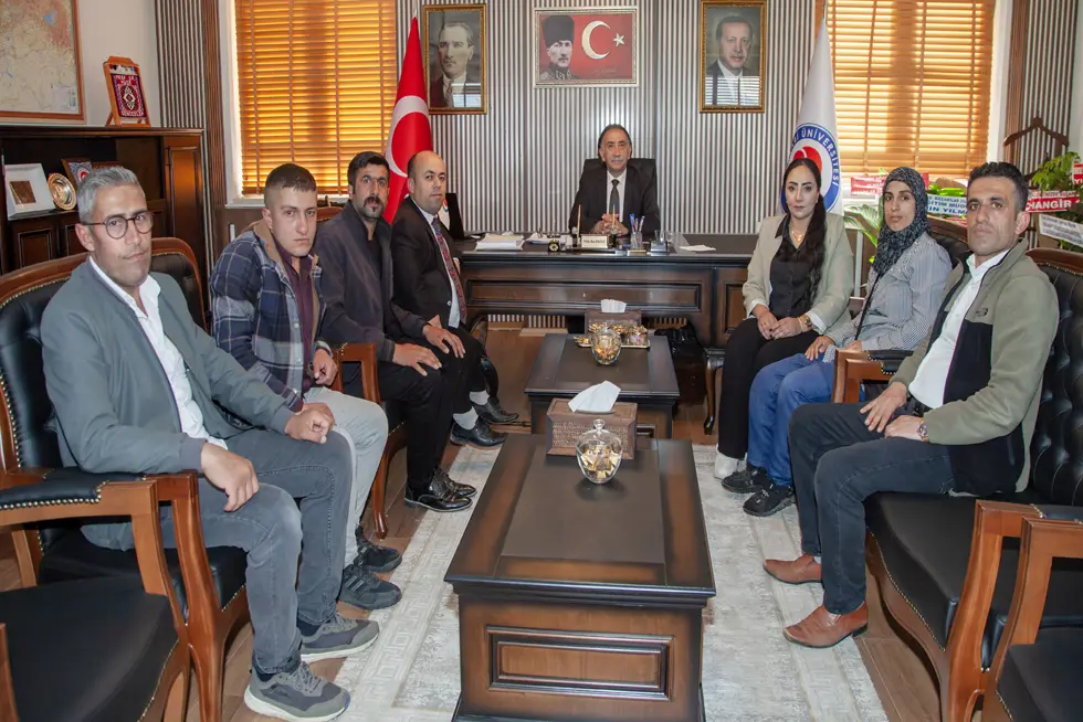 Yüksekova Engelliler Derneğinden Rektörümüze Hayırlı Olsun Ziyaret 