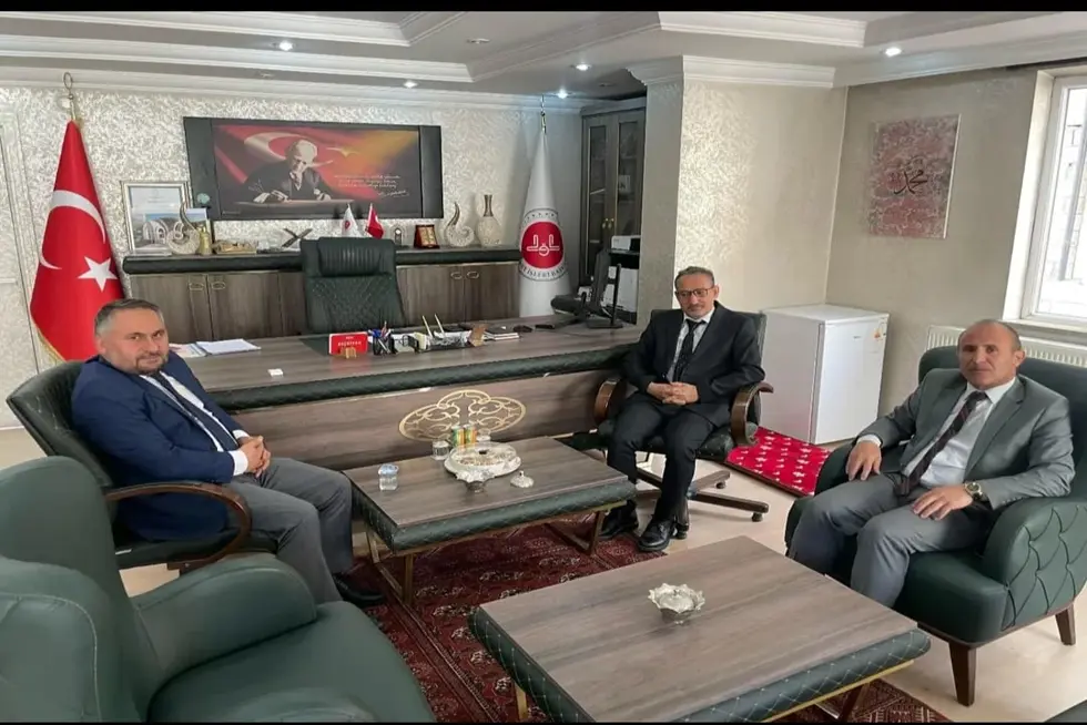 İlahiyat Fakültesi Dekanı Bor ve Fakülte Sekreteri Abdulmecit Yılmaz’dan Müftü Hüseyin Okuş’a Ziyaret