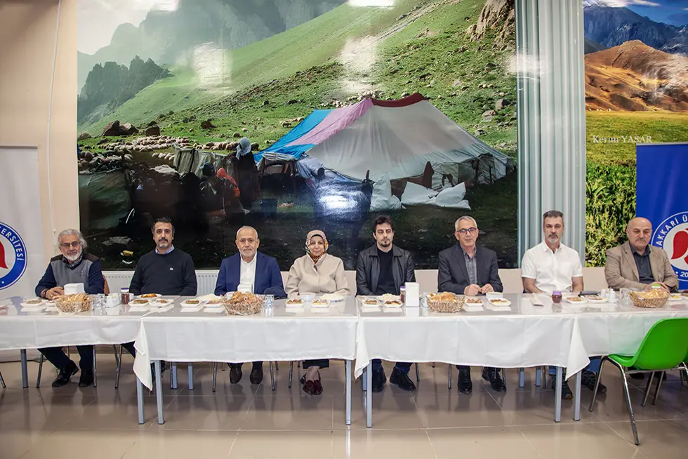 Rektörümüz Öğrencilerimizle İftar Yemeğinde Buluştu