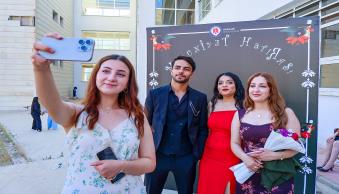Üniversitemiz 17. Mezunlarını Coşkuyla Uğurladı - Resim 25