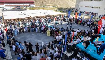 Üniversitemiz 17. Mezunlarını Coşkuyla Uğurladı - Resim 16