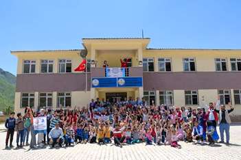 Öğrencilerimiz Köy Okuluna Kütüphane Kazandırdı